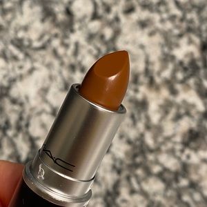 MAC Matte Lipstick in the color Derrière #653 Brand NEW